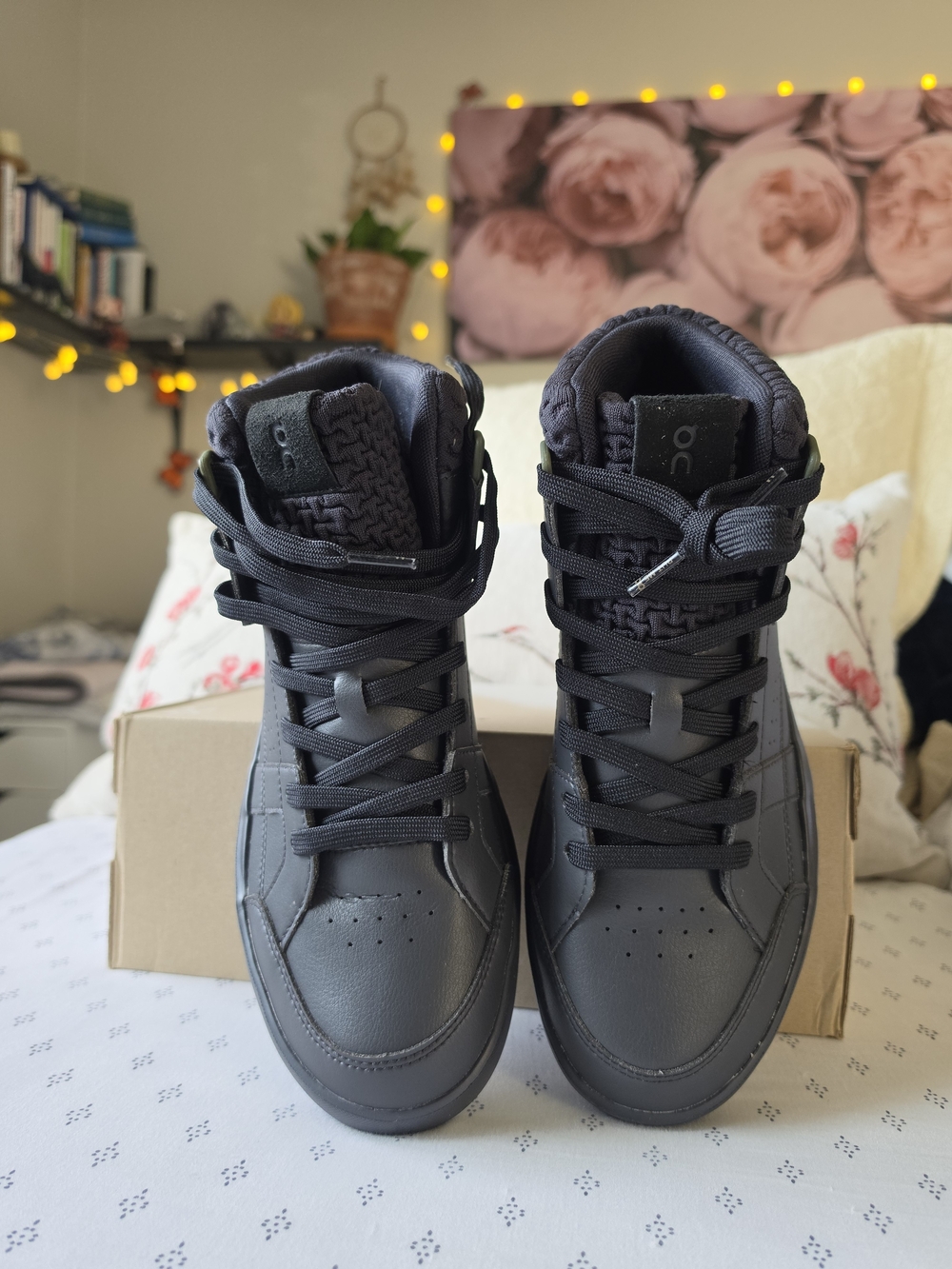 NWT On Cloud High-Top Sneakers in Black And Green